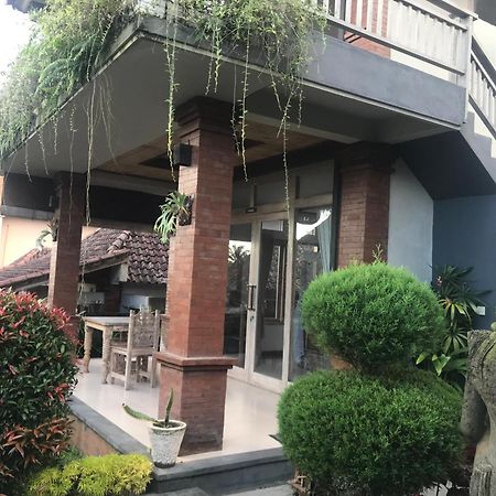 乌布拉迪特雅别墅 外观 照片